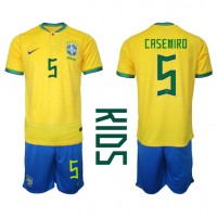 Koszulka piłkarska Brazylia Casemiro #5 Strój Domowy dla dzieci MŚ 2022 tanio Krótki Rękaw (+ Krótkie spodenki)